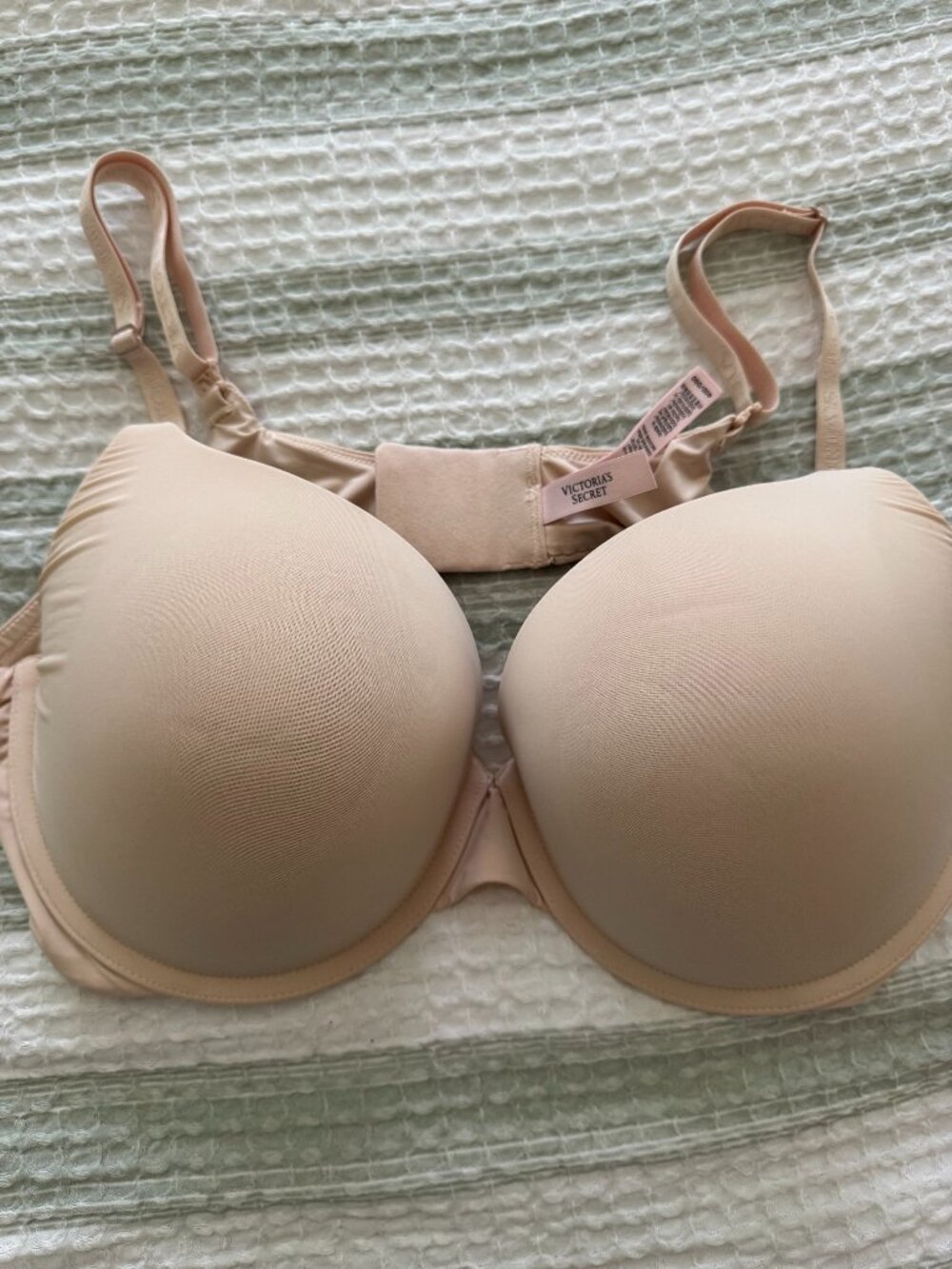 Victoria Secret Push-up full coverage Tshirt bra- 40D -Like NEW